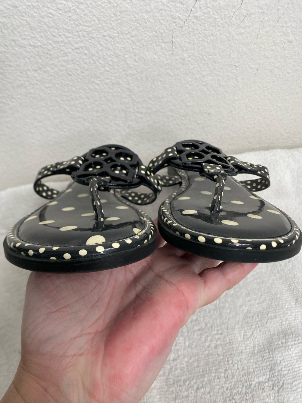 Kelly & Katie Women's Black Cream Polka Dot Faux Patent Leather Sandal Size 9.5 - Picture 6 of 12